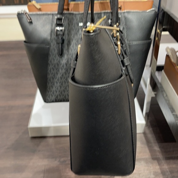 MICHAEL KORS CHARLOTTE LARGE TOP ZIP - Picture 10 of 16